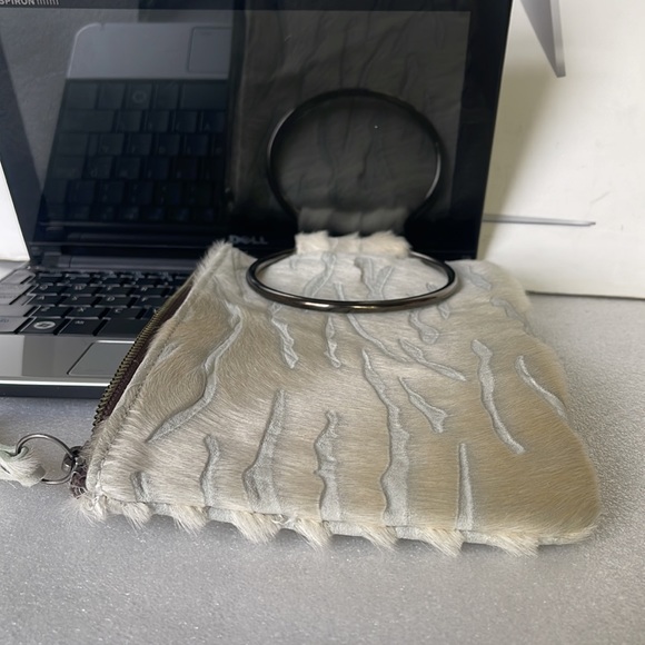 DeGroot Soirée Wrist In Hair On The Hide Metal Ring handle Fully Lined Clutch - Picture 10 of 11